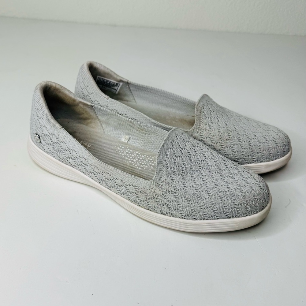 Skechers Light Gray Women's Slip-On Flats dreamy Donna